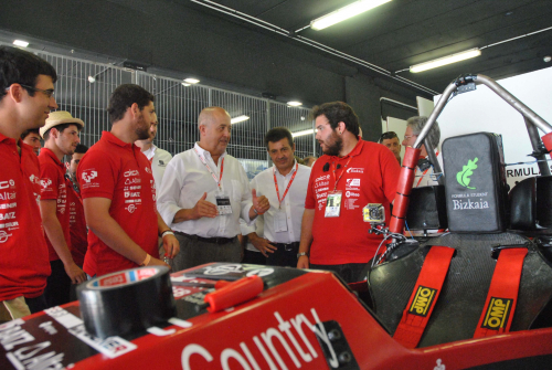 Visita al box del consellet Puig i de l'alcalde A. Guil